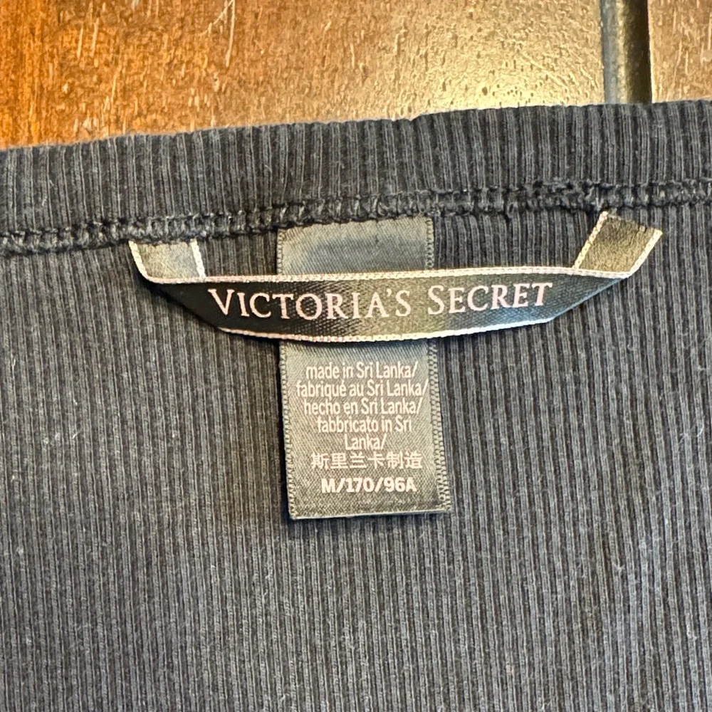 Victoria's Secret Charcoal Long Sleeve Crop Top - Picture 2 of 5